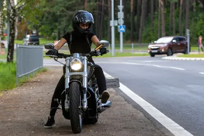 Искусство движения: фотографии девушек на мотоциклах