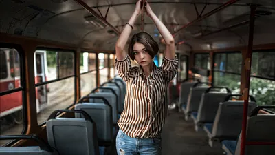 Девушка в автобусе :: Женя Лацис – Социальная сеть ФотоКто