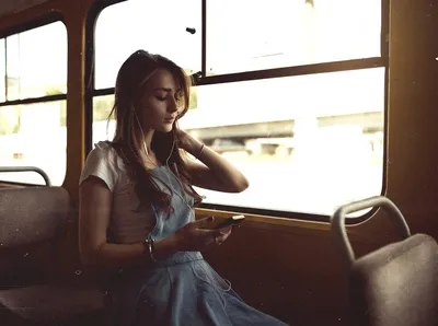 Девушка На Школьный Автобус Стоковые Фотографии | FreeImages