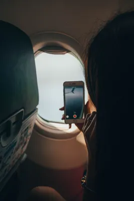 Девушка в самолете фото 