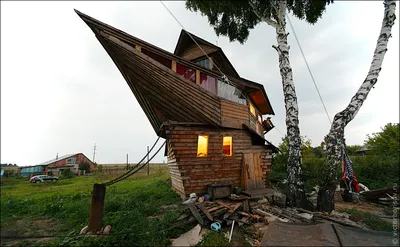 В Махачкале жители хотят защитить исторический дом-корабль - Российская  газета
