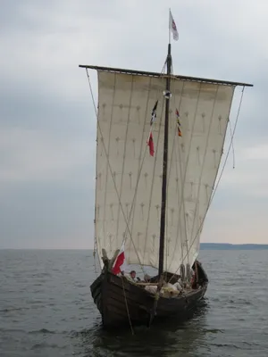 Древний корабль со дна моря