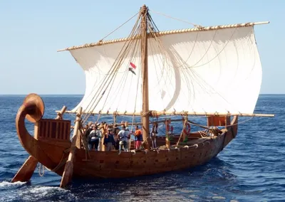 величественные древние военные корабли, храбрые неспокойные моря в  путешествии, чтобы завоевать Иллюстрация штока - иллюстрации насчитывающей  корабль, ветрило: 270009885