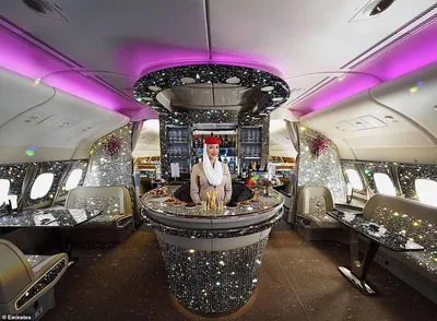 пассажирский двухэтажный самолет в полете. правое кренение Стоковое  Изображение - изображение насчитывающей самолета, высоко: 247056717