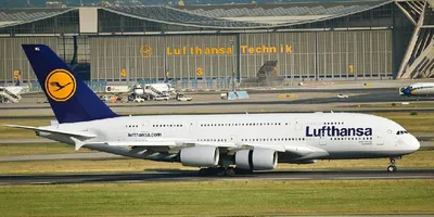 Lufthansa Двухэтажный Самолет Вид На Аэропорт Франкфурта Германии Европа —  стоковые фотографии и другие картинки Авиакосмическая промышленность -  iStock
