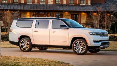 Dimensions: Cadillac Escalade 2015-2020 vs. Jeep Wrangler 2017-present