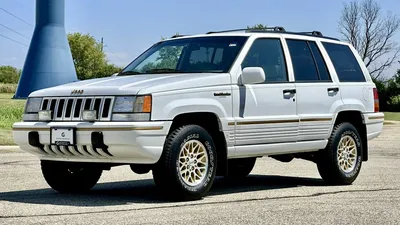 AUCTION: 42k-Mile 1995 Jeep® Grand Cherokee Limited 4×4 - MoparInsiders