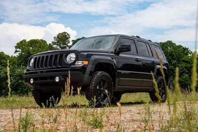 File:2014 Jeep Patriot, Front Right, 10-02-2020.jpg - Wikimedia Commons