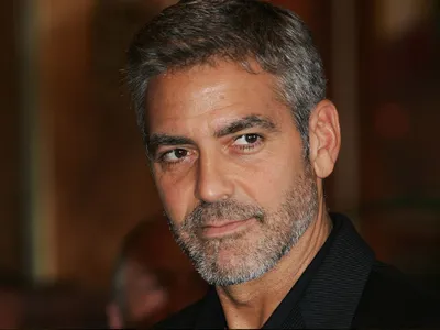 HD кадры с Джорджем Клуни: выбирай изображение и формат для скачивания.