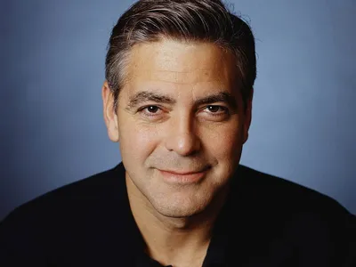 Фото Джорджа Клуни в Full HD: скачивай обои бесплатно и с легкостью.