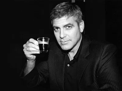 Загадочные образы Джорджа Клуни в 4K: скачивай и наслаждайся красотой.