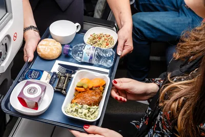 🏛️ Почему обед в самолетах всегда кажется безвкусным? | Smapse