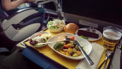 Стюардесса рассказала о секретах еды в самолете - РИА Новости, 18.04.2023