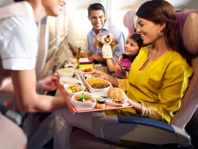 Авиакасса на Дархане - #Этоинтересно! Почему еда в самолетах кажется  невкусной? Еда в самолете кажется нам невкусной, но авиакомпании в этом не  виноваты. Низкая влажность и давление в салоне на большой высоте