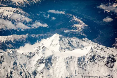 Две вершины Эльбруса. Гиды с опытом 8000 метров.