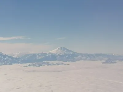 Фото «Вид на Эльбрус из самолета» из фотогалереи «Ожерелье Кавказских  минеральных Вод»