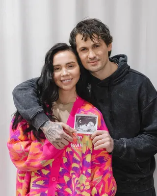 Евгений Кот и его беременная жена спрогнозировали пол будущего ребенка.  Читайте на UKR.NET