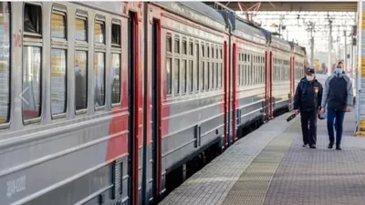 Скорый поезд \"Латвийский Экспресс\" (Москва-Рига) на станции Красный Балтиец  - YouTube