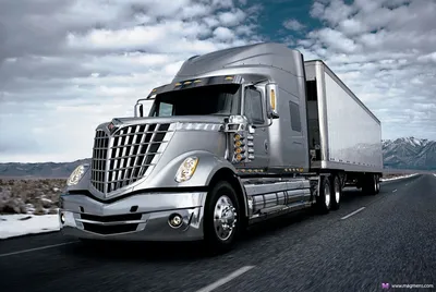 Почему у наших грузовиков фары сейчас на бампере, а у американских — на  кабине? / Автомобили, транспорт и аксессуары / iXBT Live