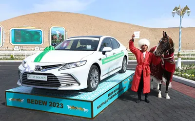 Купить Toyota Camry Hybrid (Тойота Кемри Гибрид) у официального дилера  Тойота Центр Киев «Автосамит»