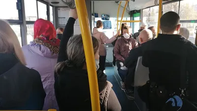 В Николаеве в карантин водитель набрал полный автобус людей — большинство  были без пропусков