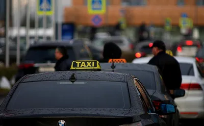 Путин предложил использовать в такси и каршеринге только российские  автомобили. Что думают эксперты