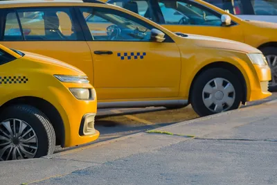 Сто машин «Яндекс.Такси» съехались в одно место и создали огромную пробку