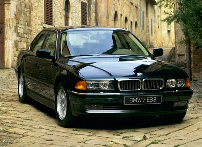 Этот BMW 740iL 2000 года выпуска сохранился как новый. И его продают -  читайте в разделе Новости в Журнале Авто.ру