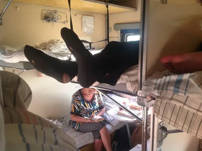 Что рекомендуется брать с собой в поезд: необходимые вещи, которые стоит  захватить в дорогу — Яндекс Путешествия