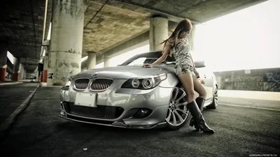 Девушки на капоте — BMW 3 series Coupe (E92), 3 л, 2007 года | фотография |  DRIVE2