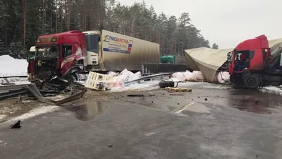 Масштабная авария грузовиков остановила движение на федеральной трассе М-7  в Вязниковском районе - новости Владимирской области