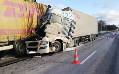 В Новгородской области водитель грузовика погиб в ДТП, не находясь при этом  за рулём - 53 Новости