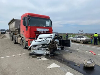 Двойное ДТП с участием грузовиков в Алматы: пострадали 5 человек