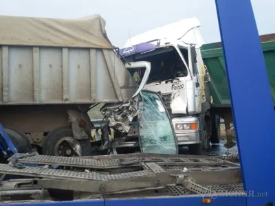 На трассе Екатеринбург-Тюмень погиб один человек в ДТП с тремя грузовиками  | Уральский меридиан