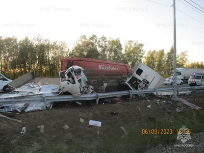 ДТП в Киевской области - на трассе М-03 столкнулись грузовики, есть  пострадавшие - 24 Канал