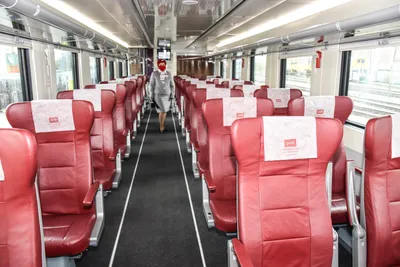 Двухэтажные поезда \"Аэроэкспресс\" за год перевезли 6 миллионов пассажиров -  AEX.RU
