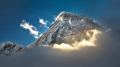 Вид на Эверест из иллюминатора …» — создано в Шедевруме