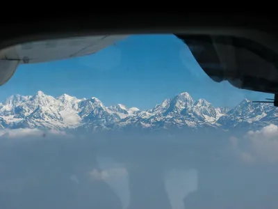 Ведь Эльбрус и с самолёта видно здорово...