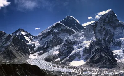Двоих индийцев и их гида оштрафовали за фальшивое покорение Эвереста — РБК
