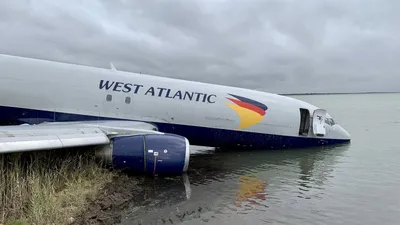 Редкое фото Боинга-737 на водопое | Пикабу