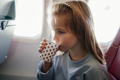 На борту самолета Red Wings из Москвы в Хургаду трехлетнюю девочку облило  кипятком: мама собирается обратиться в суд, в авиакомпании  прокомментировали инцидент - 18 апреля 2023 - msk1.ru