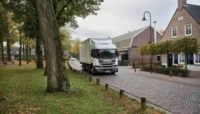 Новый эксперимент. Гибридный грузовик Scania, покрытый солнечными  батареями, выехал на дороги | trans.info