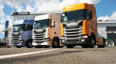 Строка кабин грузовиков Scania на мониторе на ежегодном международном  фестивале питерборо грузовика Редакционное Изображение - изображение  насчитывающей случай, дисплей: 172864240