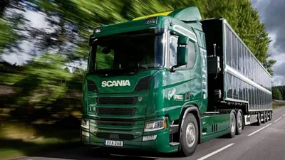 Сказание Scania Ristimaa перевозя на грузовиках на стоянке для грузовиков  Редакционное Фотография - изображение насчитывающей развилки, соединение:  75832142