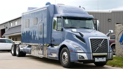 2020 Мая в аризоне США : Красивая грузовик на дорогах Америки. Бизнес и  транспорт. Стоковое Фото - изображение насчитывающей развилки,  американская: 195469724