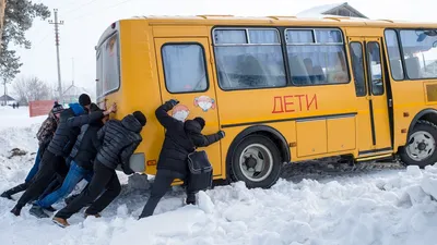 Зима, город, сильная метель, снег, …» — создано в Шедевруме