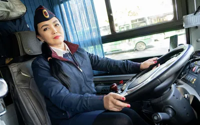 На этого водителя автобуса заглядываются пассажиры: история удивительной  алматинки - 31.10.2021, Sputnik Казахстан