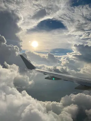 Вид из иллюминатора самолета Стоковое Фото - изображение насчитывающей  горы, горизонт: 172664200