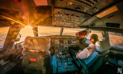 ✈ Может ли пассажир самолёта зайти в кабину пилота?