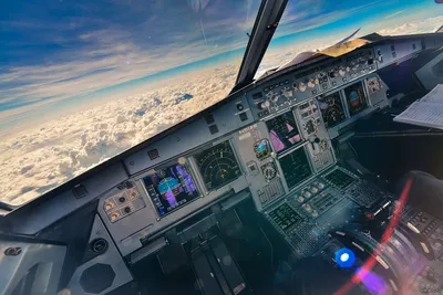 Посадка в Анталье, вид из кабины пилотов Боинга 737 в формате VR | Пикабу